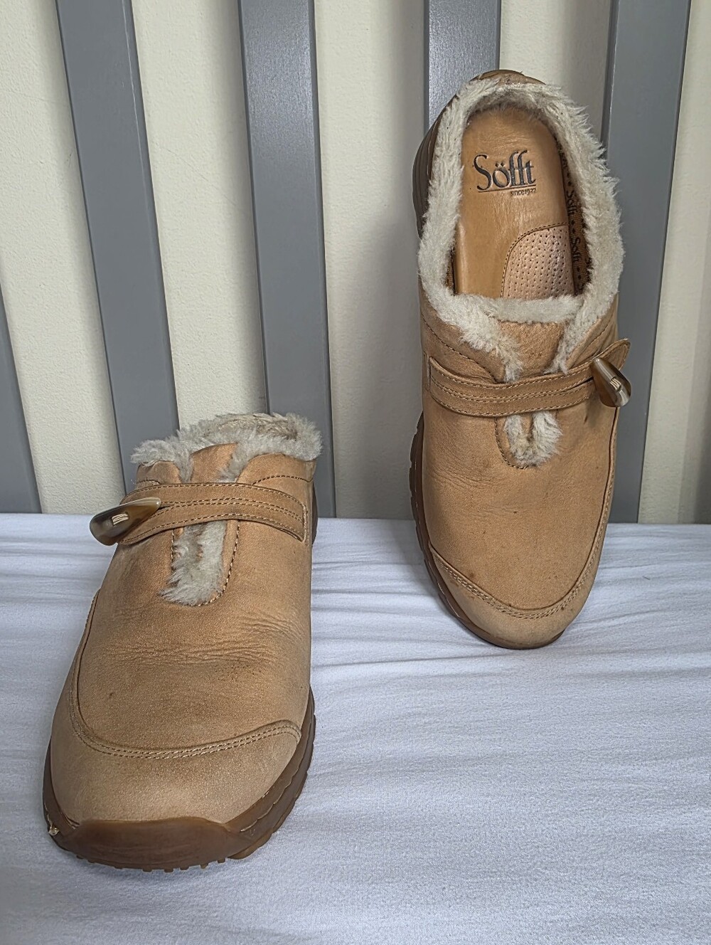 Sofft Tan Shearling-Trim Slip-On Mules Clogs With Toggle Detail Womens Size 8
